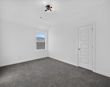 3915 Spencer Lane - Photo Thumbnail 28