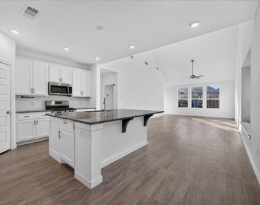 3915 Spencer Lane - Photo Thumbnail 10