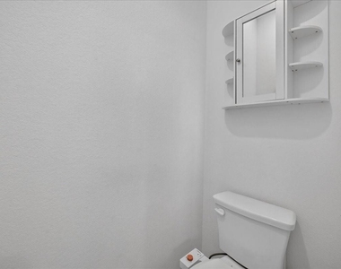 3915 Spencer Lane - Photo Thumbnail 19