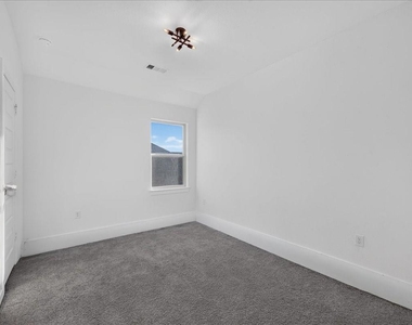 3915 Spencer Lane - Photo Thumbnail 26