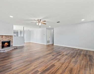 2601 Shorewood Drive - Photo Thumbnail 3