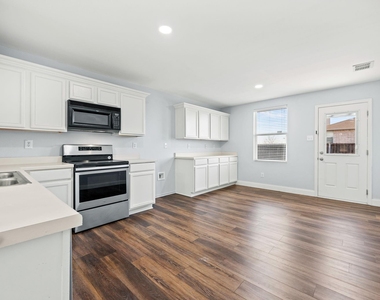 2601 Shorewood Drive - Photo Thumbnail 8