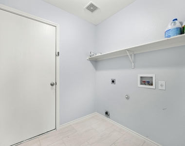 2601 Shorewood Drive - Photo Thumbnail 22