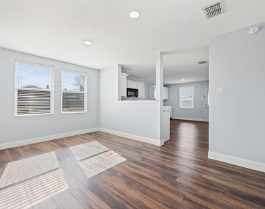 2601 Shorewood Drive - Photo Thumbnail 5