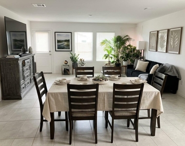 425 Dewberry Street - Photo Thumbnail 1