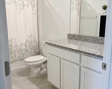 425 Dewberry Street - Photo Thumbnail 4