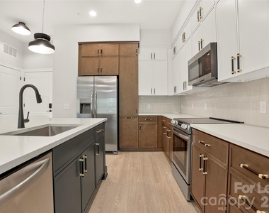 510 W Tremont Avenue - Photo Thumbnail 19
