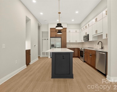 510 W Tremont Avenue - Photo Thumbnail 25
