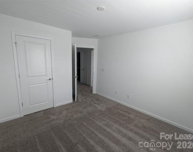 16228 Leading Street - Photo Thumbnail 8