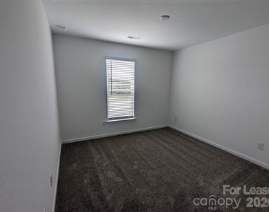 16228 Leading Street - Photo Thumbnail 7