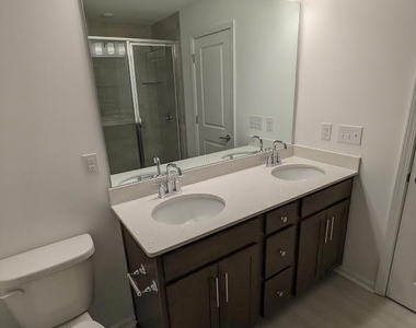 16228 Leading Street - Photo Thumbnail 6