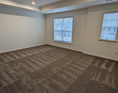 16228 Leading Street - Photo Thumbnail 5