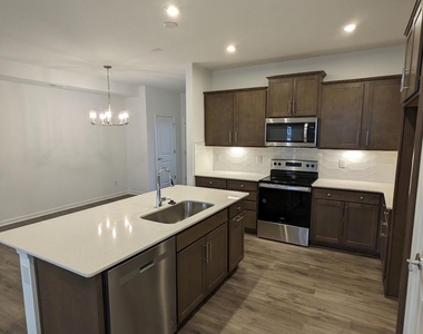16228 Leading Street - Photo Thumbnail 3