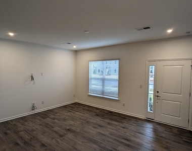 16228 Leading Street - Photo Thumbnail 1