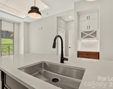510 W Tremont Avenue - Photo Thumbnail 36