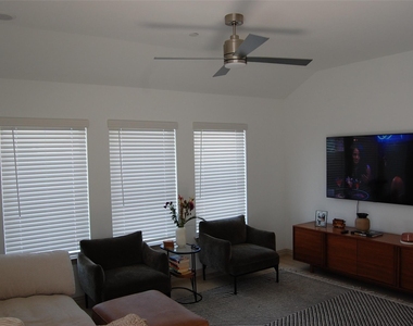 5242 Legacy Street - Photo Thumbnail 2