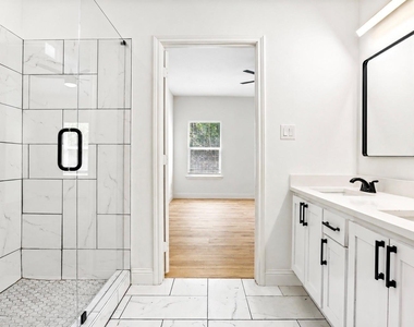 1516 E Humbolt Street - Photo Thumbnail 7