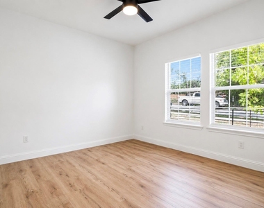 1516 E Humbolt Street - Photo Thumbnail 10