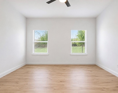 1516 E Humbolt Street - Photo Thumbnail 5