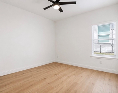 1516 E Humbolt Street - Photo Thumbnail 12