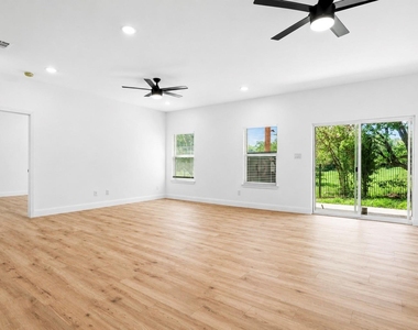 1516 E Humbolt Street - Photo Thumbnail 2