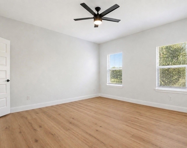 1516 E Humbolt Street - Photo Thumbnail 6