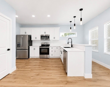 1115 E Oleander Street - Photo Thumbnail 7
