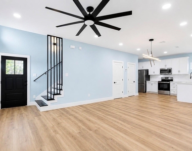 1115 E Oleander Street - Photo Thumbnail 4
