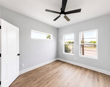 1115 E Oleander Street - Photo Thumbnail 10