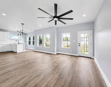 1115 E Oleander Street - Photo Thumbnail 5