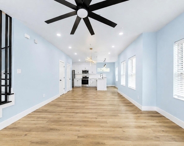 1115 E Oleander Street - Photo Thumbnail 3