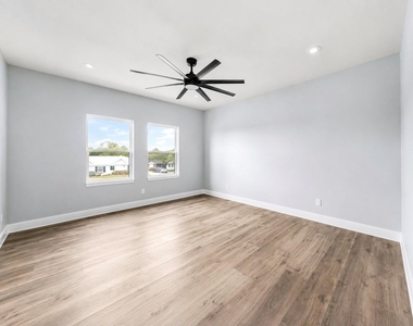 1115 E Oleander Street - Photo Thumbnail 14