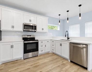 1115 E Oleander Street - Photo Thumbnail 6