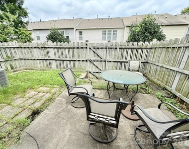 10212 Garmoyle Street - Photo Thumbnail 21