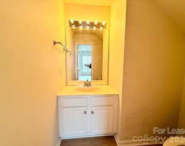 10212 Garmoyle Street - Photo Thumbnail 7