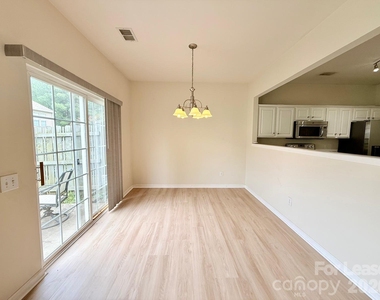 10212 Garmoyle Street - Photo Thumbnail 5