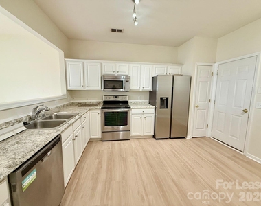 10212 Garmoyle Street - Photo Thumbnail 3
