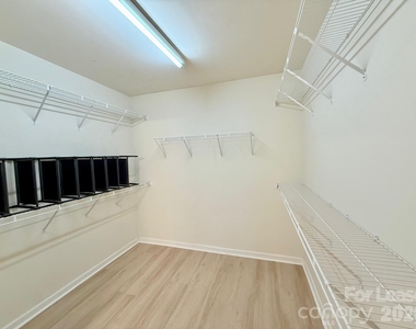10212 Garmoyle Street - Photo Thumbnail 15