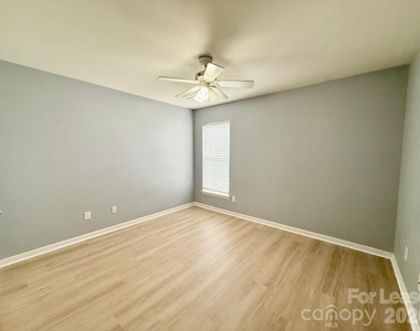 10212 Garmoyle Street - Photo Thumbnail 12