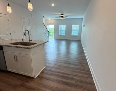 2125 24th Street Lane Se - Photo Thumbnail 4
