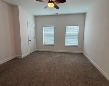 2125 24th Street Lane Se - Photo Thumbnail 9