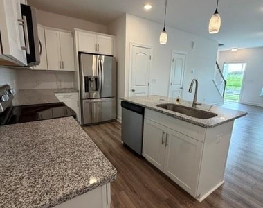 2125 24th Street Lane Se - Photo Thumbnail 3