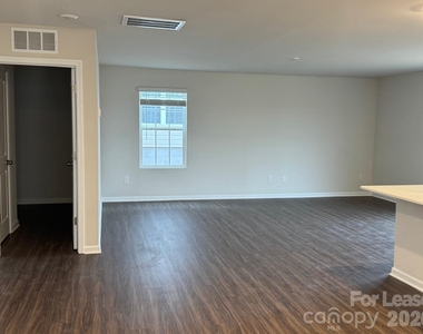 15201 Windy Plains Road - Photo Thumbnail 4