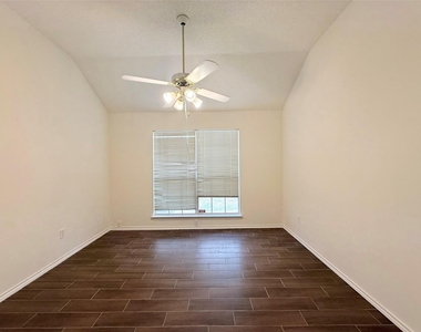 4512 Queenswood Drive - Photo Thumbnail 12