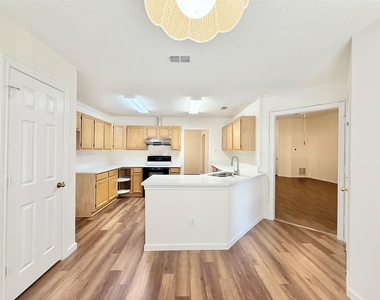 4512 Queenswood Drive - Photo Thumbnail 14