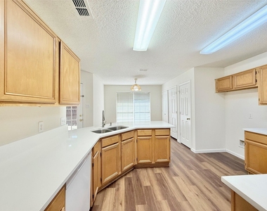 4512 Queenswood Drive - Photo Thumbnail 17