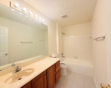 4512 Queenswood Drive - Photo Thumbnail 7