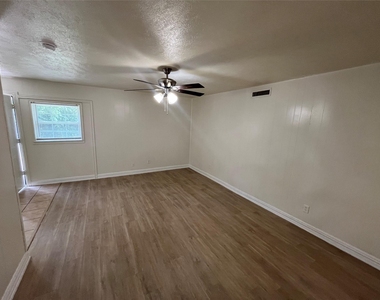 5313 Preston Trail - Photo Thumbnail 5