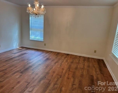 8428 Panglemont Drive - Photo Thumbnail 5
