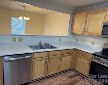 8428 Panglemont Drive - Photo Thumbnail 2